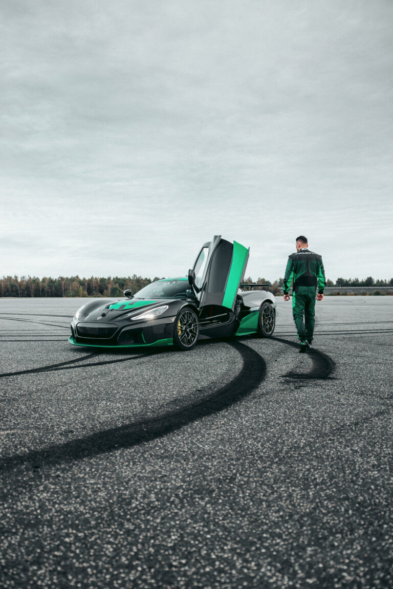 Rimac Nevera 以275kmH 的Reverse速度打破世界紀錄~